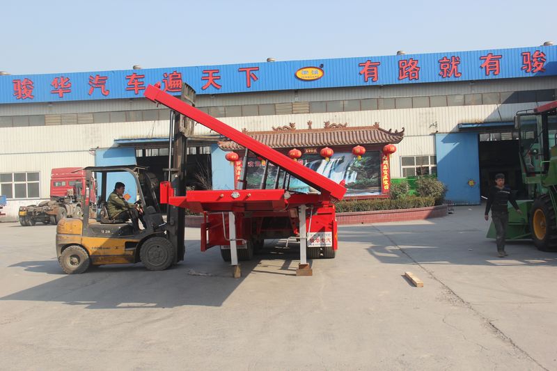 侧翻自卸式运输半挂车