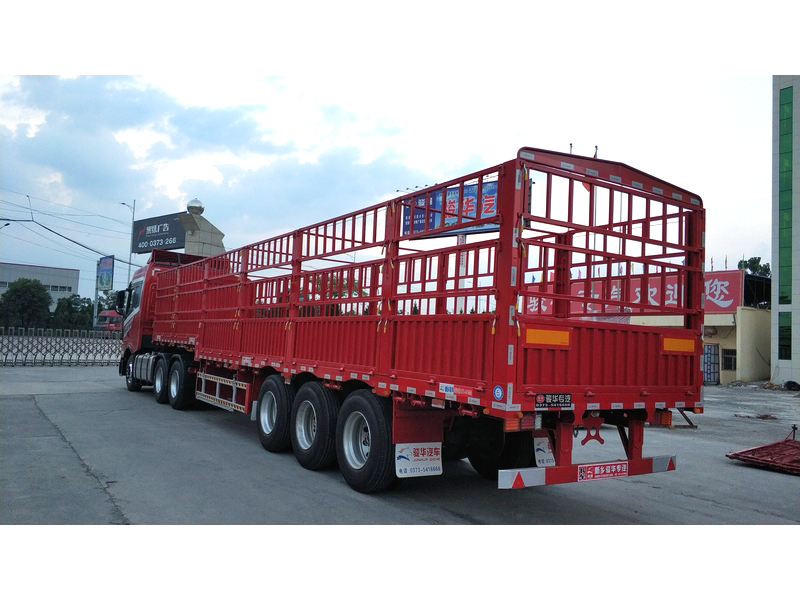 仓栅式运输半挂车
